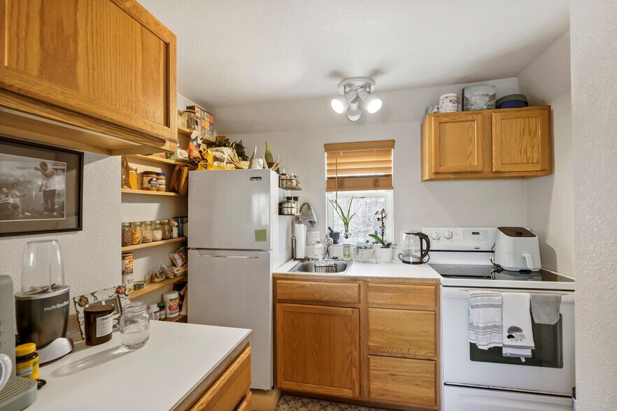More Photos Of 403 23rd St, Golden Apartments For Sale