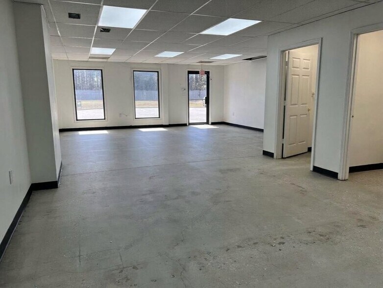 More Photos Of 1530 Commercial Ct, Jonesboro Office For Lease