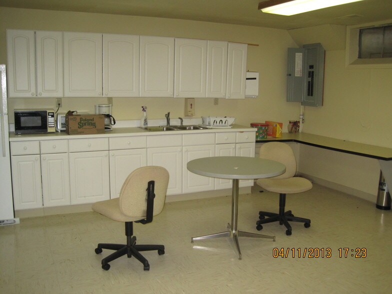 More Photos Of 5201-5215 W Woodmill Dr, Wilmington Medical For Sale