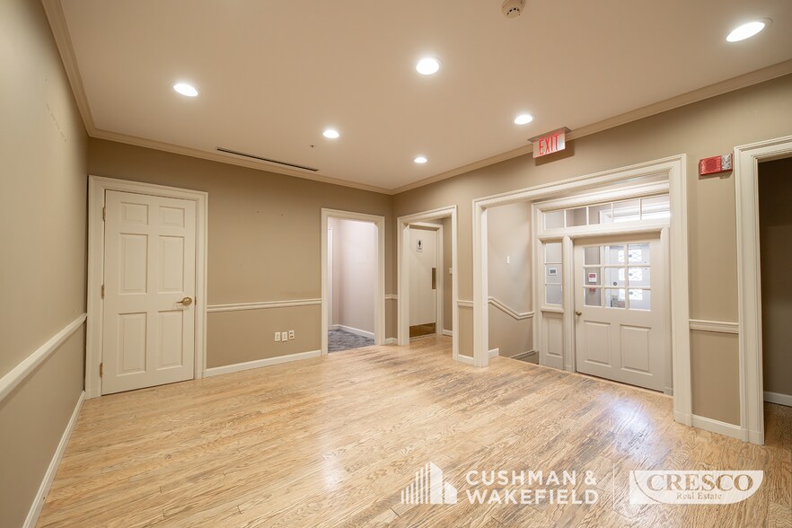 More Photos Of 4420 Sherwin Rd, Willoughby Office For Lease