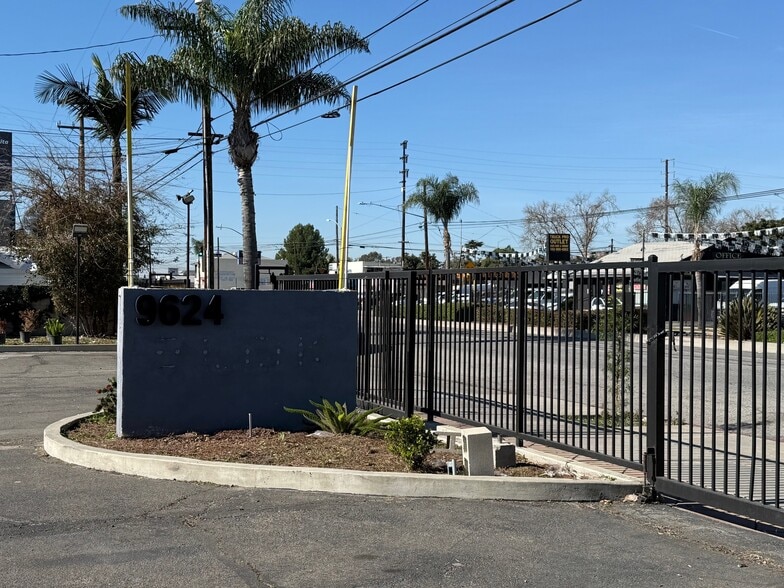 More Photos Of 9624-9626 Artesia Blvd, Bellflower Auto Dealership For Lease