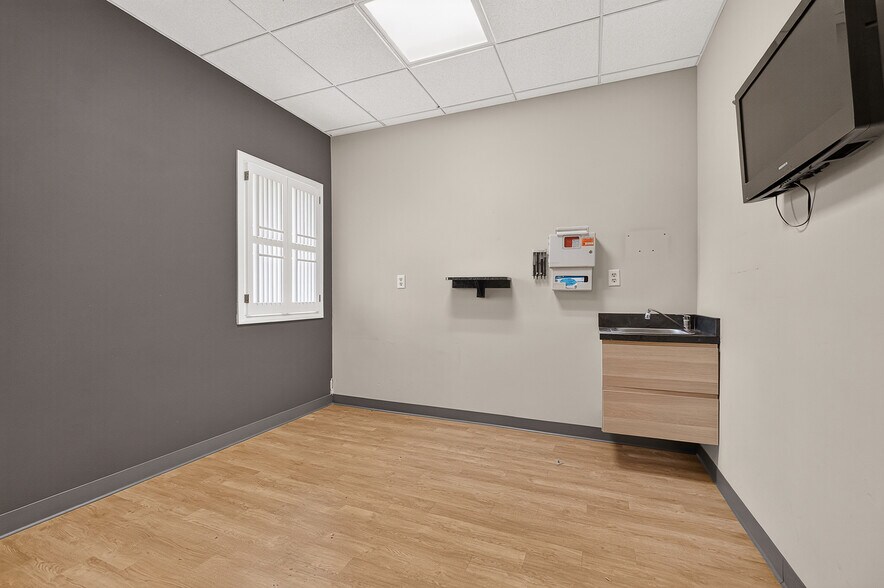 More Photos Of 8202 Clearvista Pky, Indianapolis Office For Sale