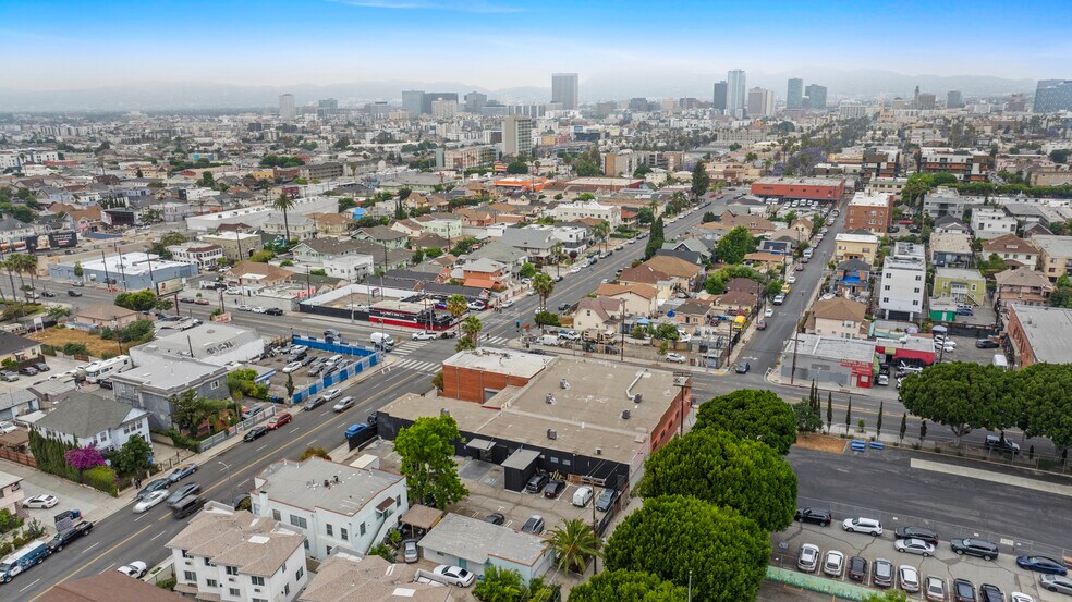 More Photos Of 1604 Venice Blvd, Los Angeles Showroom For Lease