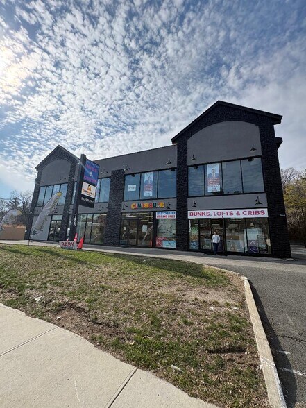 More Photos Of 183 S Central Ave, Hartsdale Freestanding For Lease