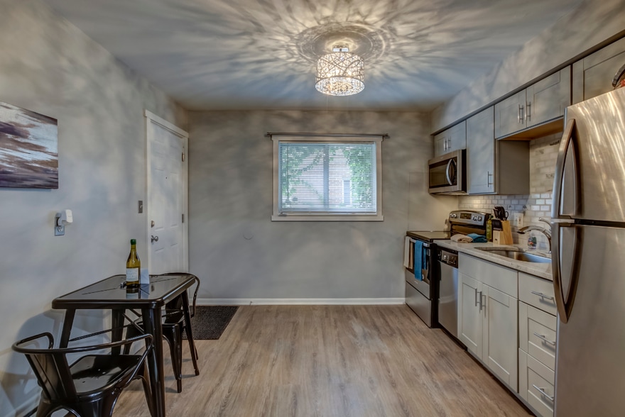 More Photos Of 629 W Maple Rd, Clawson Apartments For Sale