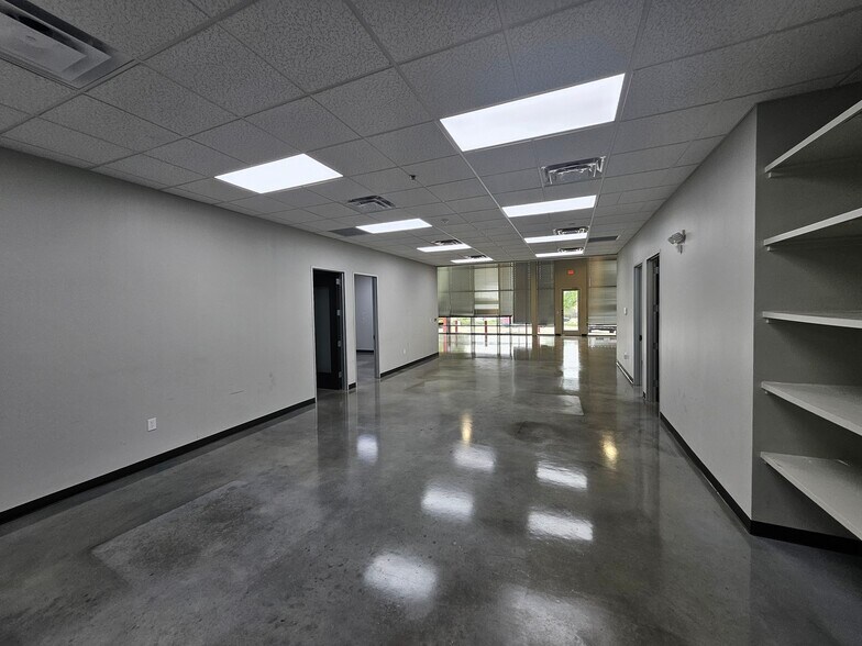 More Photos Of 1516 Ferguson Ln, Austin Light Distribution For Lease