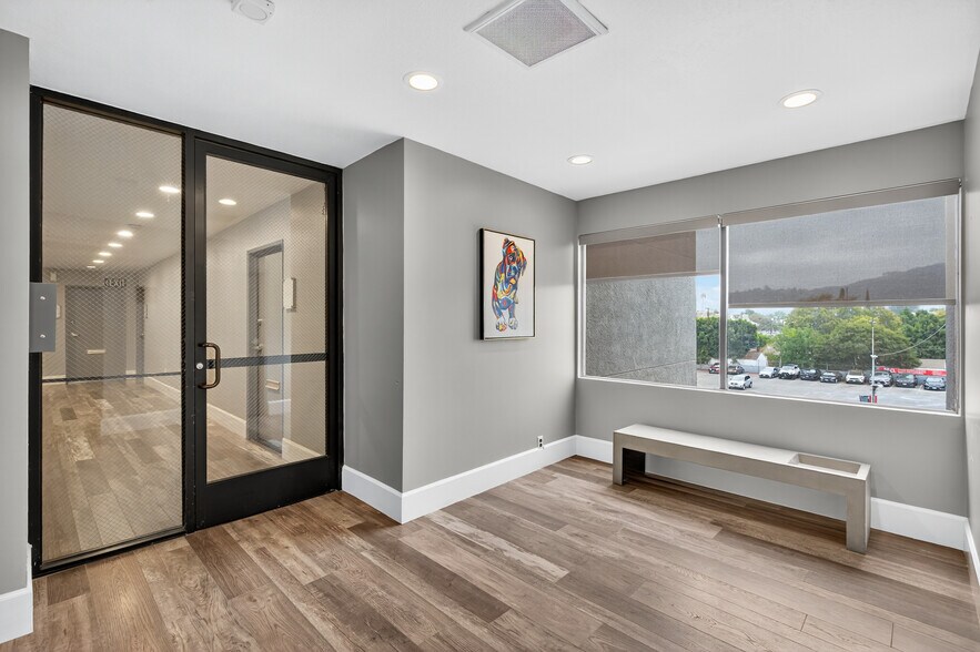 More Photos Of 10999 Riverside Dr, North Hollywood Loft Creative Space For Lease