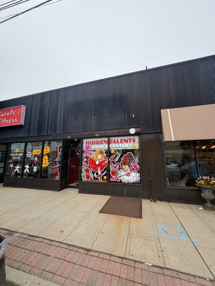 More Photos Of 118-122 Hillside Ave, Williston Park Storefront For Sale