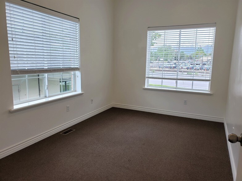 More Photos Of 571-583 W Center St, Pleasant Grove Office For Lease