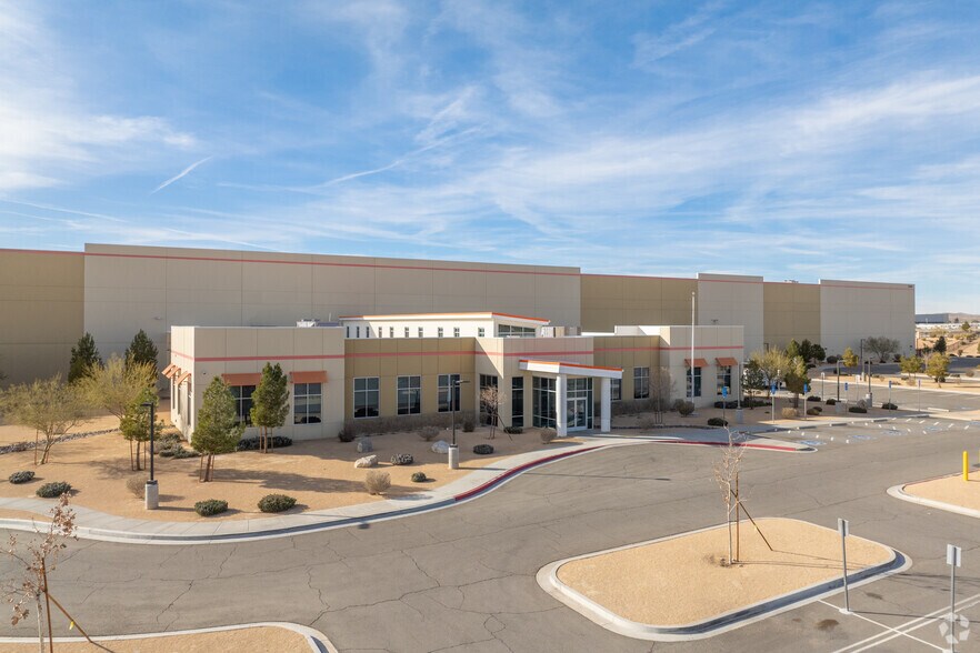 More Photos Of 18880 Navajo Rd, Apple Valley Distribution For Lease