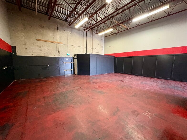 More Photos Of 1952 Kingsway Ave, Port Coquitlam Warehouse For Lease