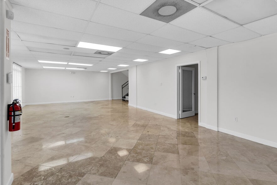 More Photos Of 8200-8358 NW 30th Ter, Doral Warehouse For Lease