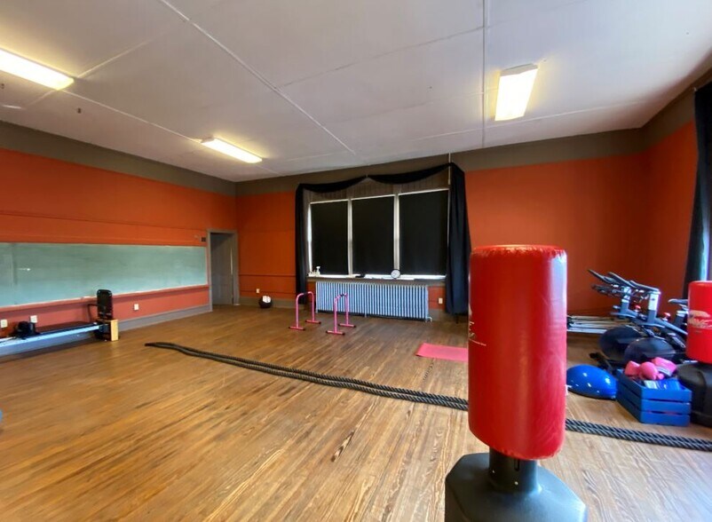 More Photos Of 22 N 7th St, Akron Storefront Retail Office For Sale