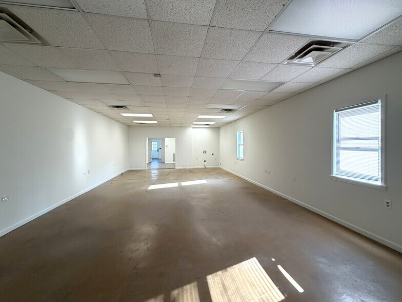 More Photos Of 385-387 Industrial Dr, Mount Juliet Warehouse For Lease