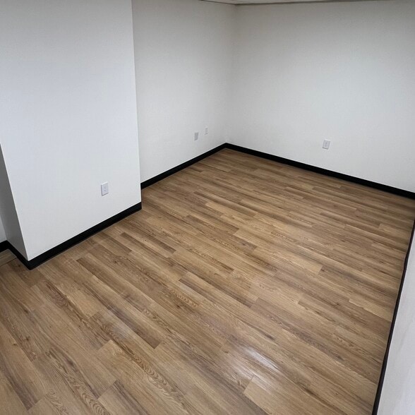 More Photos Of 1530 Commercial Ct, Jonesboro Office For Lease