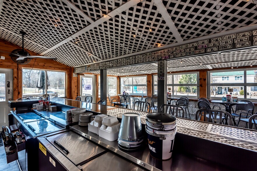 More Photos Of 5527 Oregonia Rd, Oregonia Restaurant For Sale