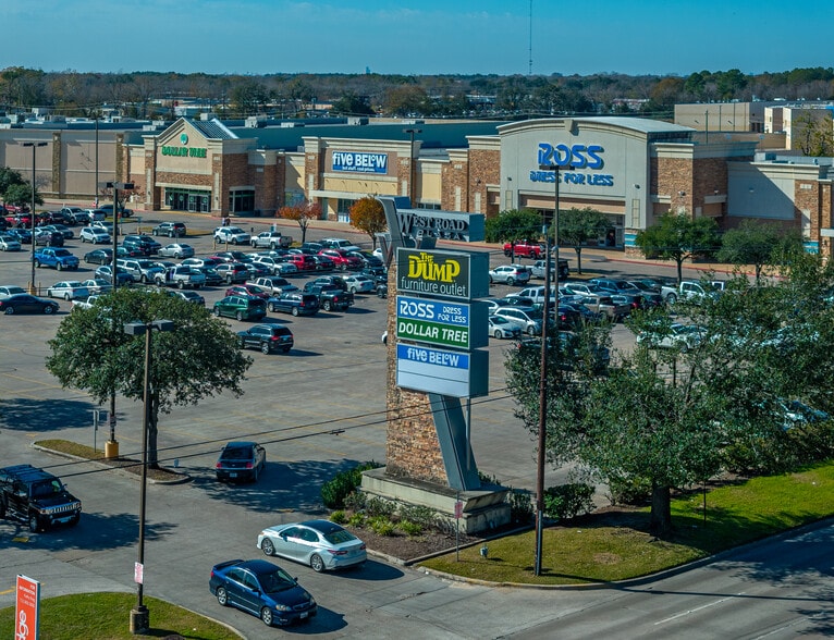 More Photos Of 10251-10261 North Fwy, Houston General Retail For Sale