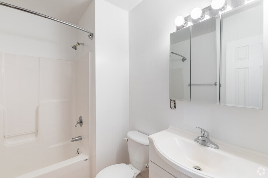 More Photos Of 221 Glen St, Glens Falls Apartments For Lease