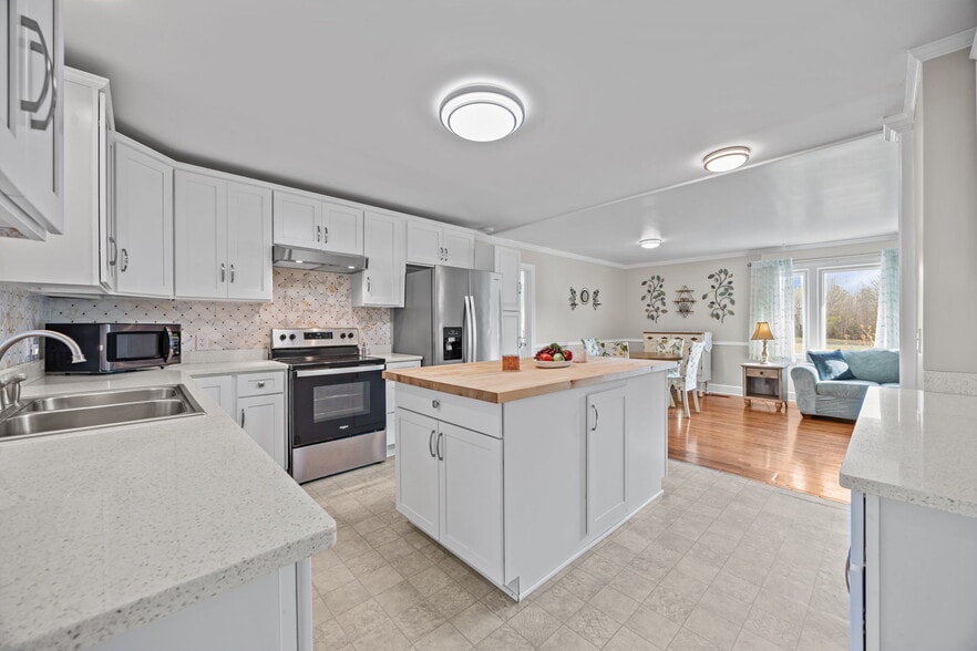 More Photos Of 10612 Durham Rd, Timberlake Flex For Sale