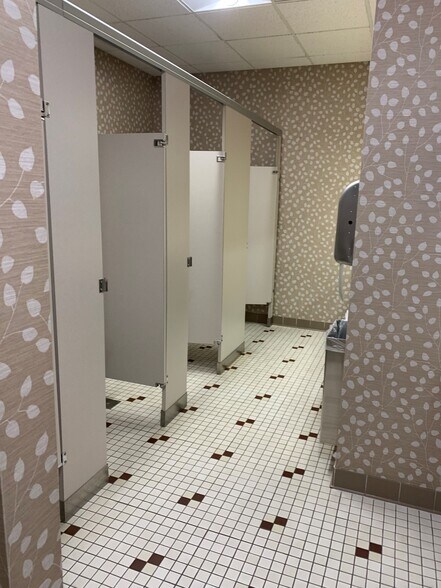 More Photos Of 5151 Pfeiffer Rd, Blue Ash Office For Lease