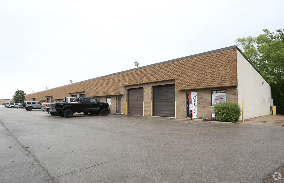 More Photos Of 28039 W Commercial Ave, Lake Barrington Industrial For Lease