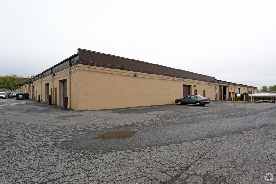 More Photos Of 200-240 Turner Industrial Way, Aston Township Light Distribution For Lease