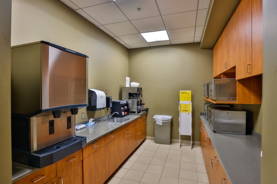 More Photos Of Hospitality Ln @ Tippecanoe, San Bernardino Unknown For Lease