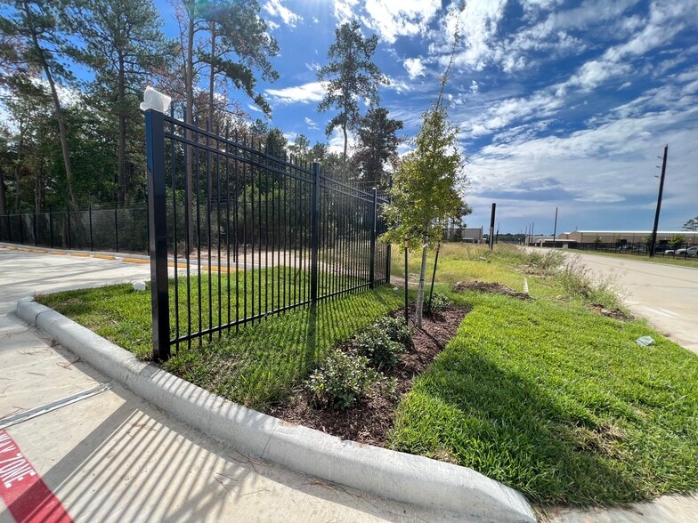 More Photos Of 18630 Intercontinental Crossing Dr, Houston Warehouse For Lease