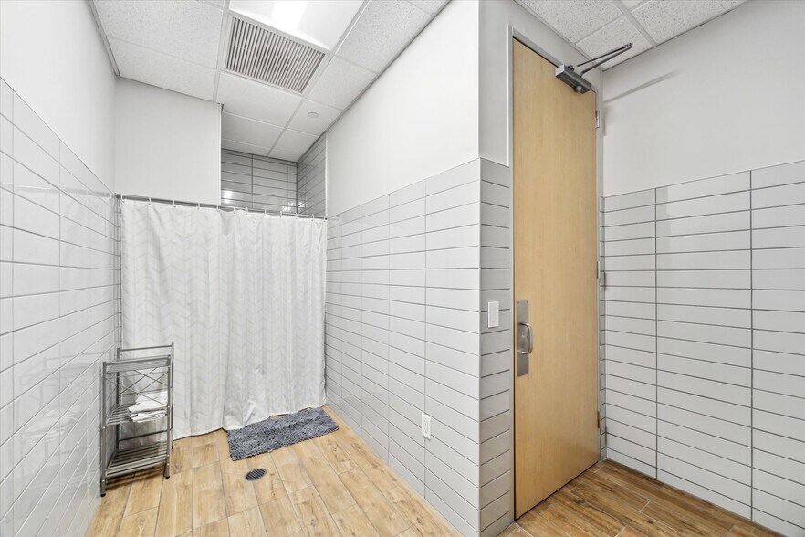 More Photos Of 14450 John F Kennedy Blvd, Houston Office For Lease