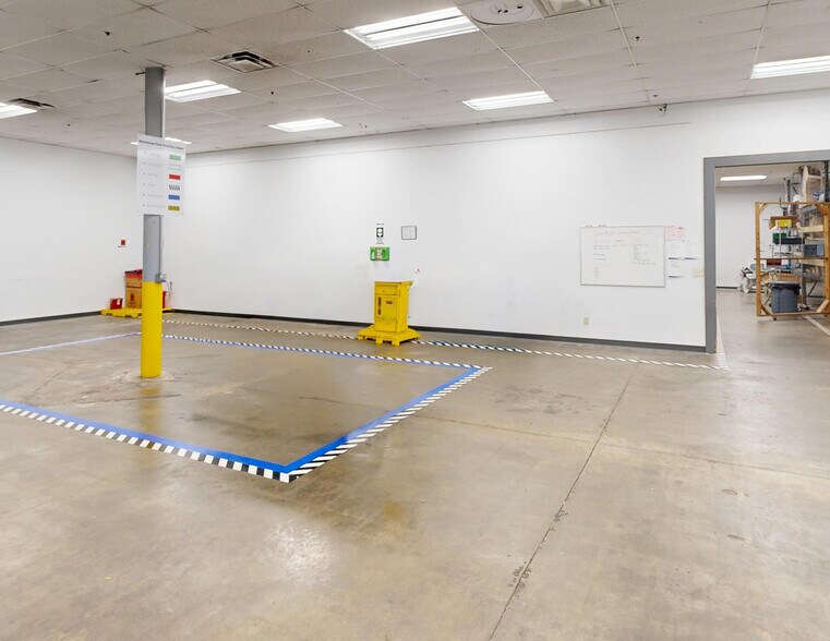 More Photos Of 3600 Parkway Center Ct, Orlando Warehouse For Sale