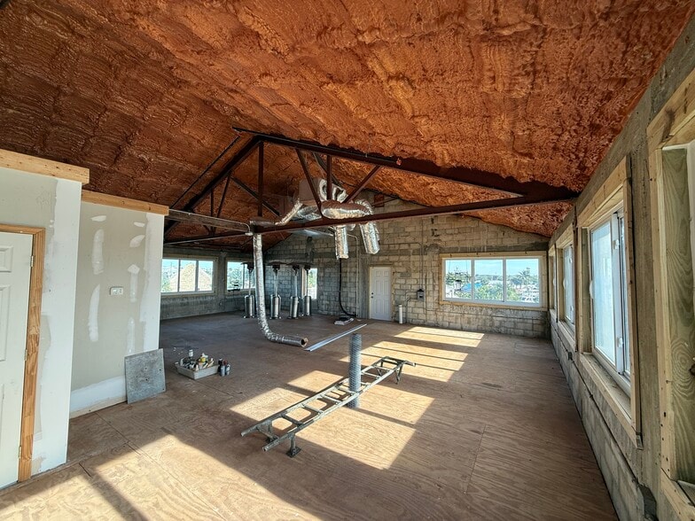 More Photos Of 1855 Gulf Blvd, Englewood Bar For Sale