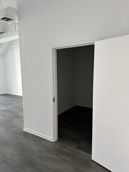 More Photos Of 6232-6238 N Broadway St, Chicago Storefront Retail Residential For Sale