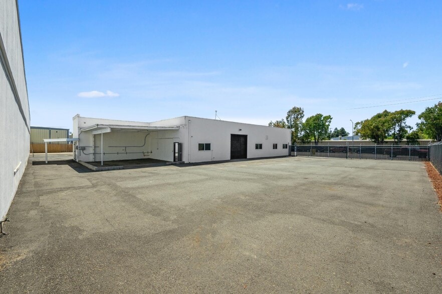 More Photos Of 2475 Bluebell Dr, Santa Rosa Industrial For Lease