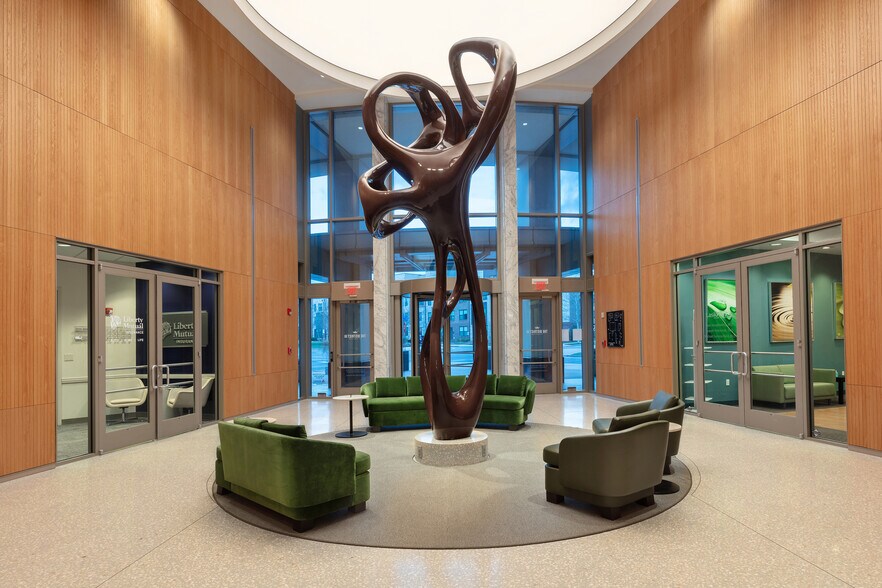 More Photos Of 800 King Farm Blvd, Rockville Office For Lease