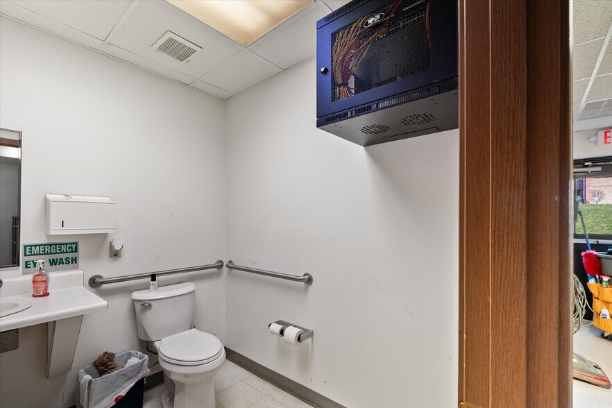 More Photos Of 18 Sportsman Dr, Clarion Medical For Lease