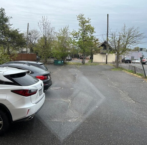 More Photos Of 8 Manor Rd, Smithtown Office For Sale