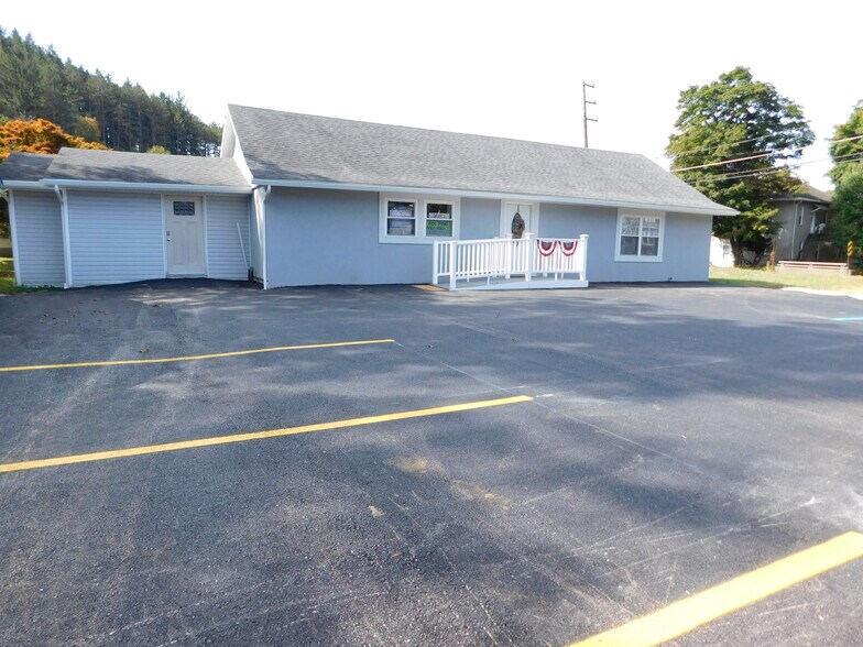 Primary Photo Of 992 Clamtown Rd, Tamaqua Office For Lease