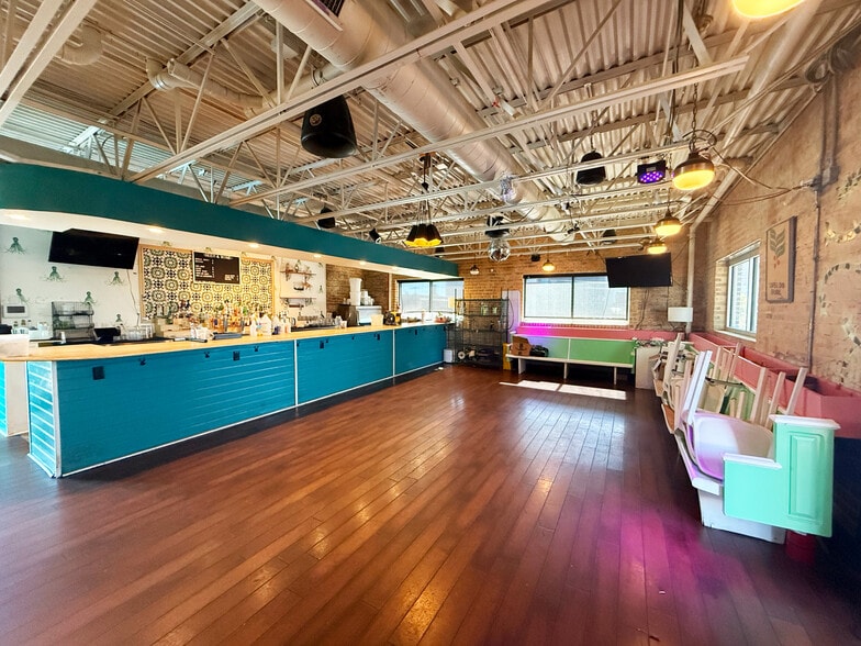 More Photos Of 770 Liberty View Ct, Winston-Salem Bar For Lease