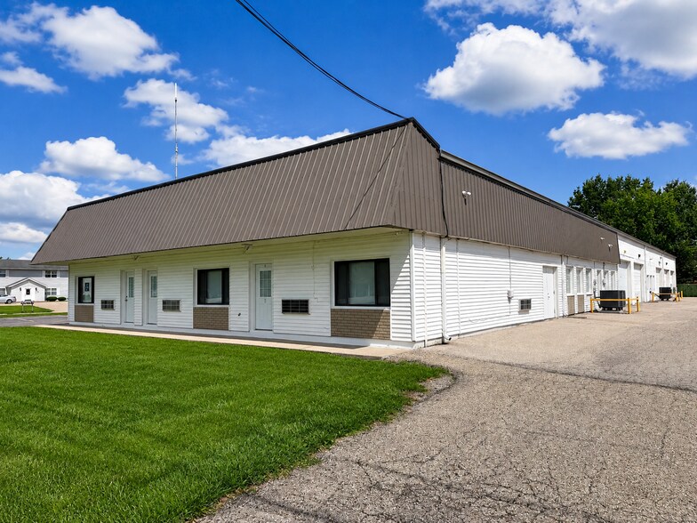 More Photos Of 900 Christopher Ln, Springfield Storefront Retail Office For Lease