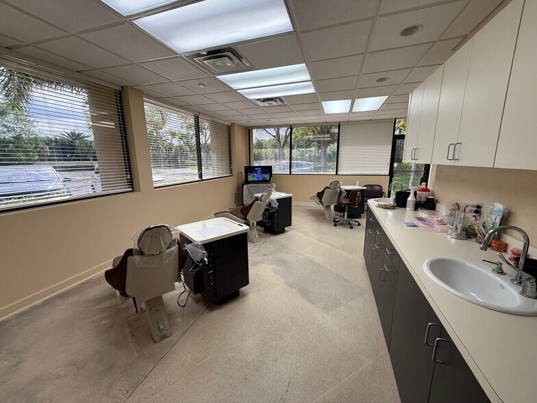 More Photos Of 11382 Prosperity Farms Rd, Palm Beach Gardens Medical For Lease