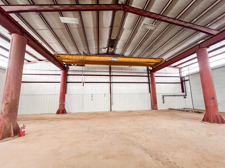 More Photos Of 3201 W Murphy St, Odessa Warehouse For Sale