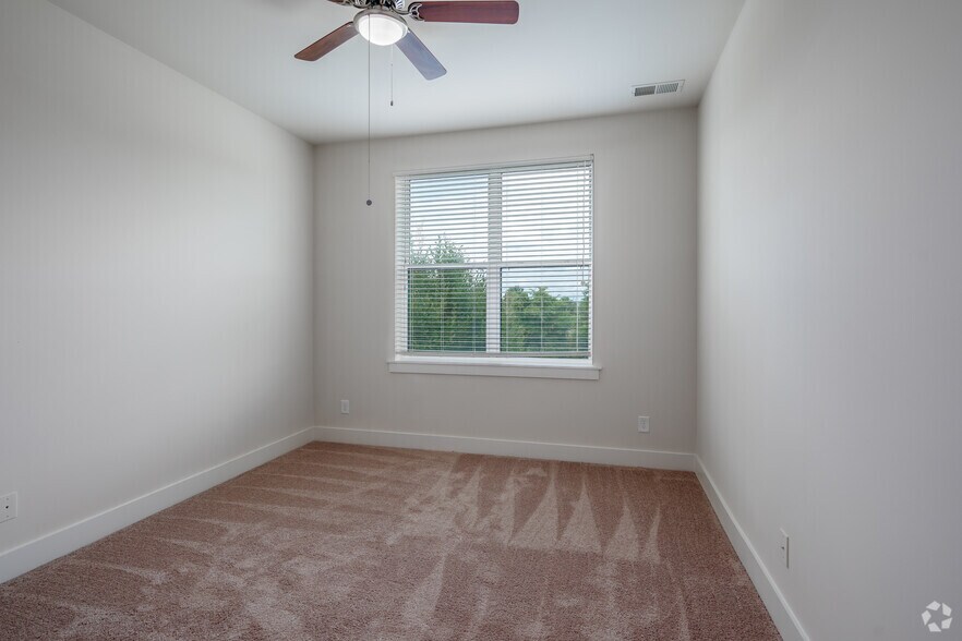More Photos Of 130 Cinema Dr, Hendersonville Apartments For Lease