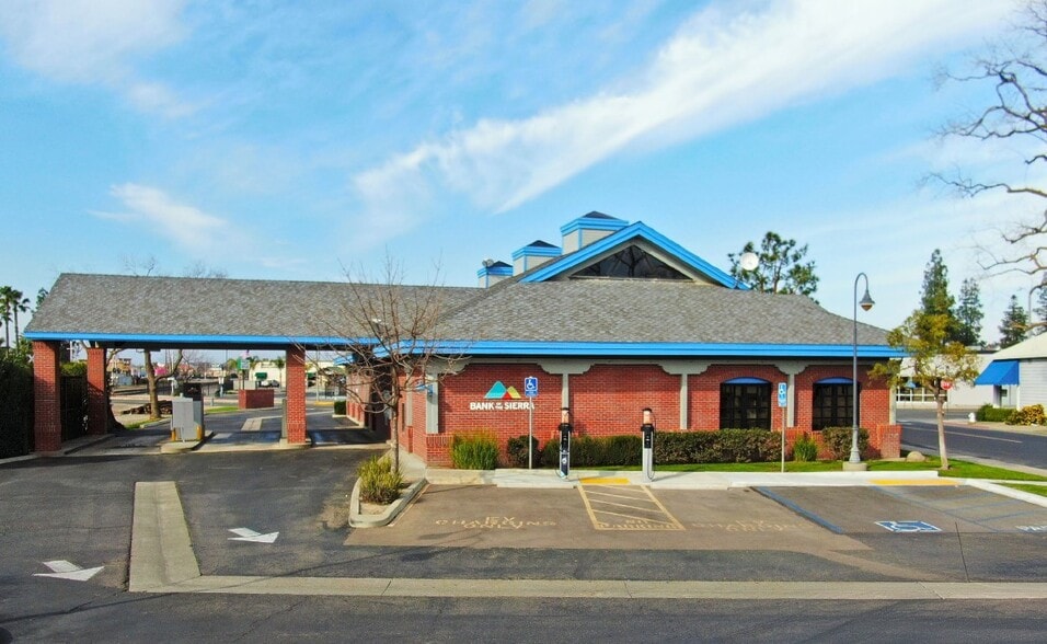 Primary Photo Of 427 W Lacey Blvd, Hanford Bank For Sale