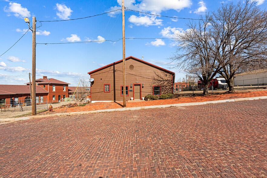 More Photos Of 410 W Harrison Ave, Guthrie Freestanding For Sale