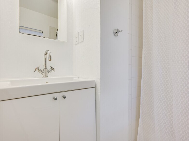 More Photos Of 2117 Shoalmont Dr, Austin Office Residential For Sale