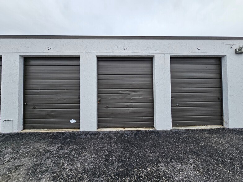 More Photos Of 1315 S Killian Dr, Lake Park Warehouse For Lease