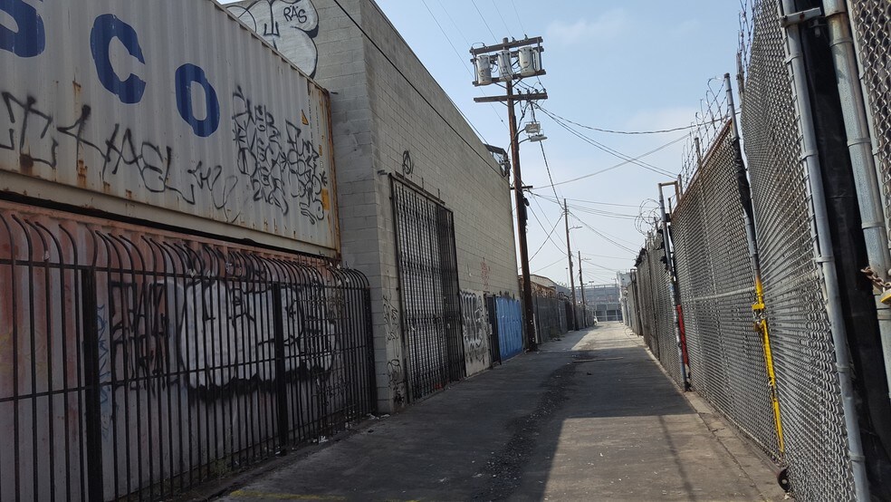 More Photos Of 765 Stanford Ave, Los Angeles Warehouse For Lease