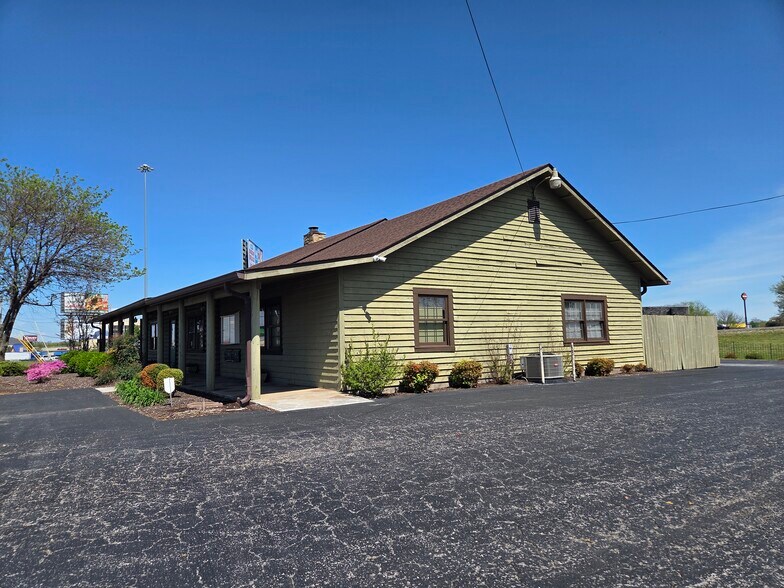 More Photos Of 352 Three Springs Rd, Bowling Green Office For Sale