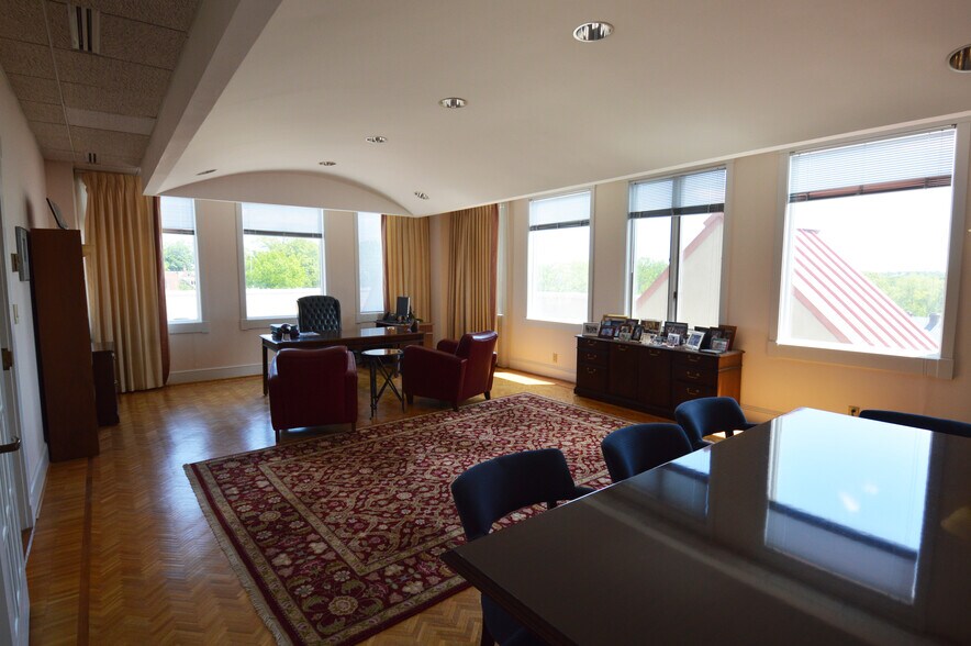 More Photos Of 119 Brookstown Ave, Winston-Salem Office For Lease