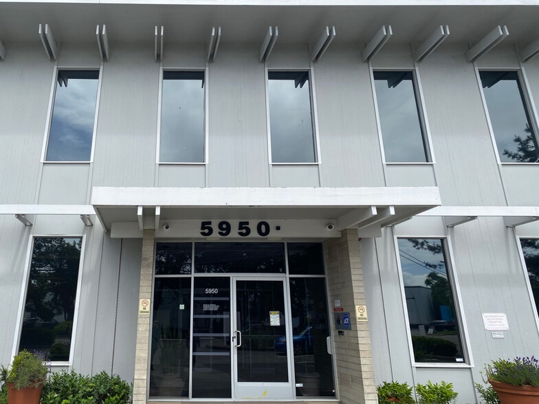 More Photos Of 5950 6th Ave S, Seattle Office For Sale